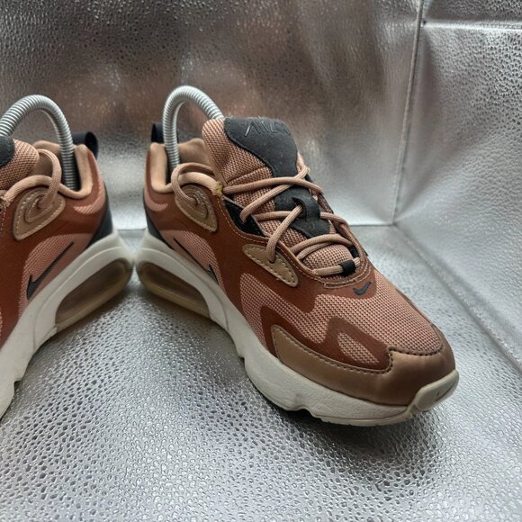 Size 6.5 Nike Air Max 200 Womens Holiday Sparkle Metallic Red Sneaker CT1185-900 - Picture 4 of 10